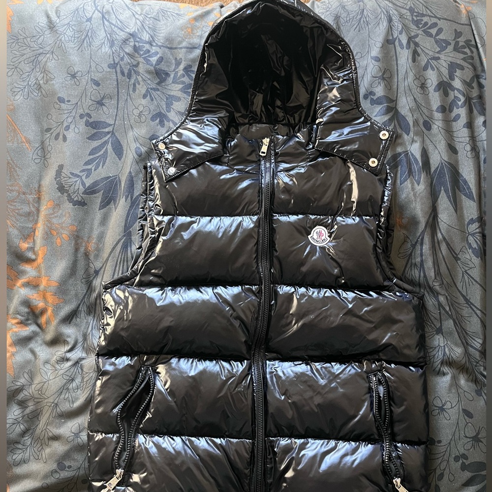 ❌ SOLD ❌ Authentic Moncler Sleeveless Puffer | Black | Large